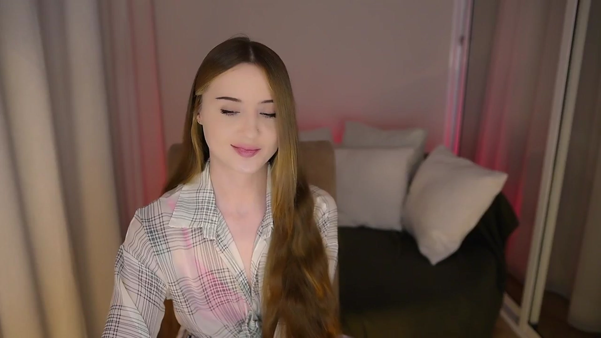 Gallery image thumbnail from Innocent_Soul's myfreecams stream on, 05/30/2025, 18:19 image 8 of 20