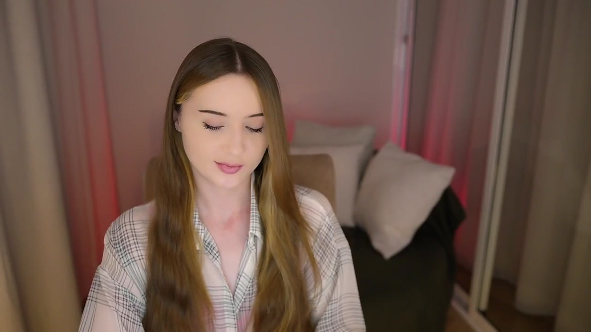Gallery image thumbnail from Innocent_Soul's myfreecams stream on, 05/30/2025, 19:30 image 17 of 20