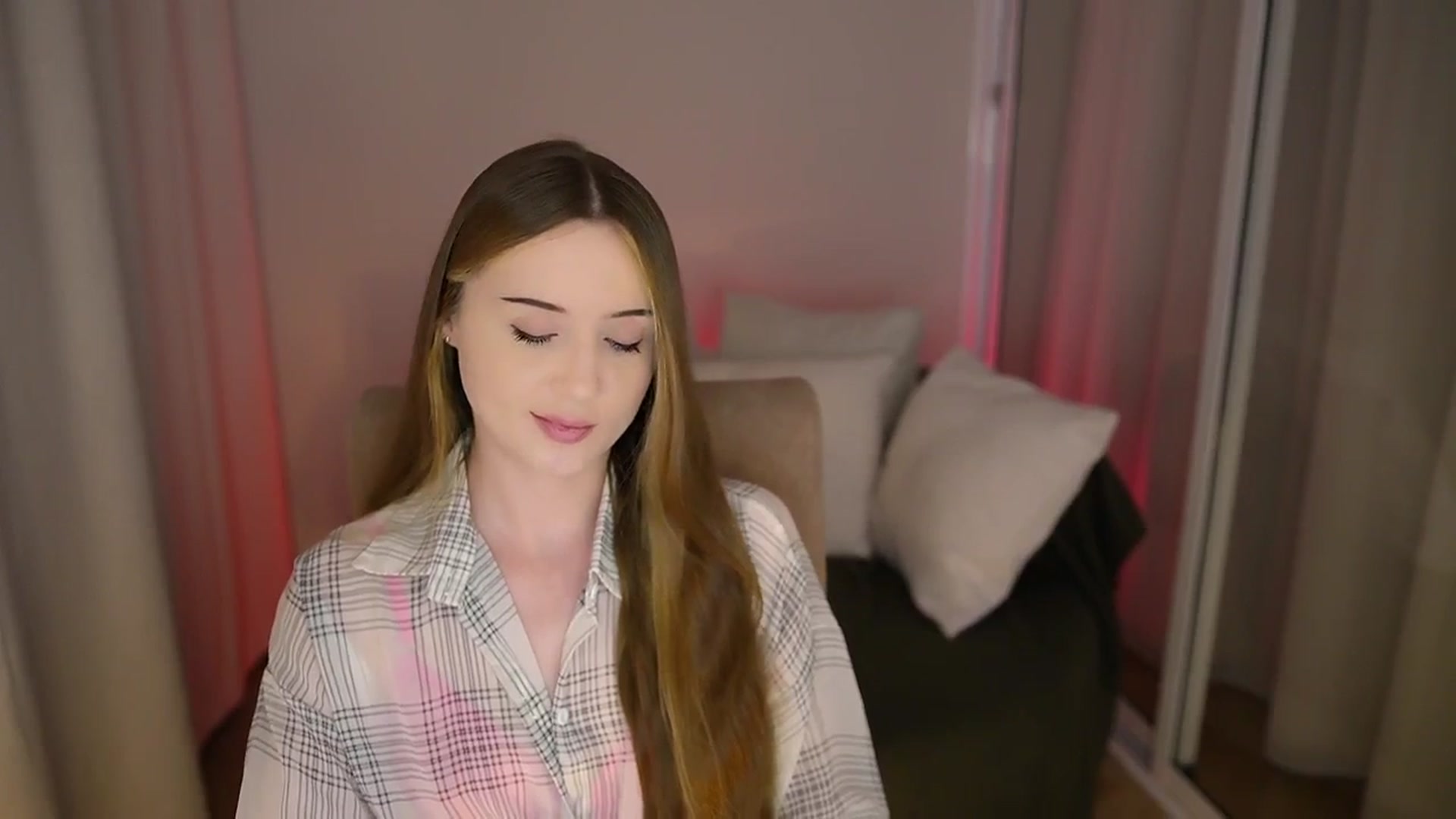 Gallery image thumbnail from Innocent_Soul's myfreecams stream on, 05/30/2025, 19:30 image 9 of 20