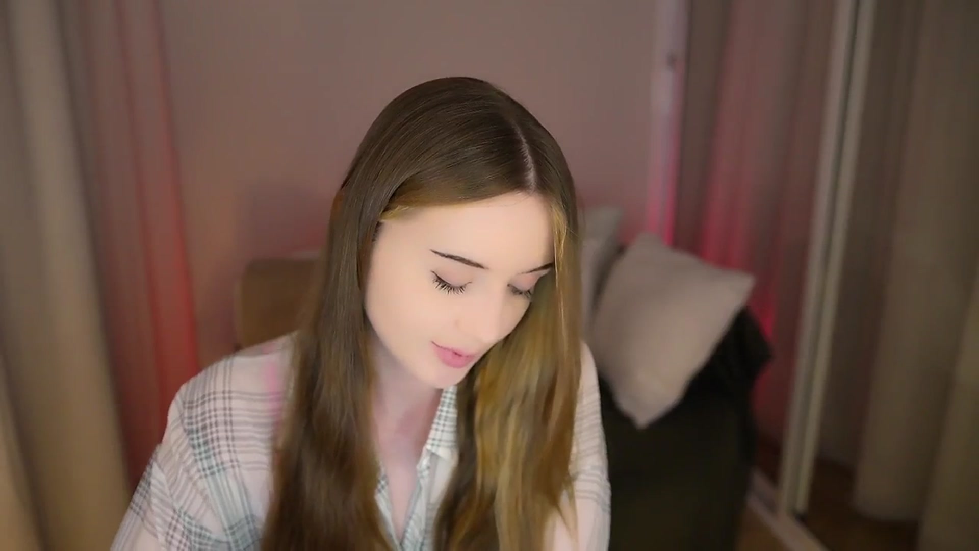 Gallery image thumbnail from Innocent_Soul's myfreecams stream on, 05/30/2025, 19:30 image 18 of 20