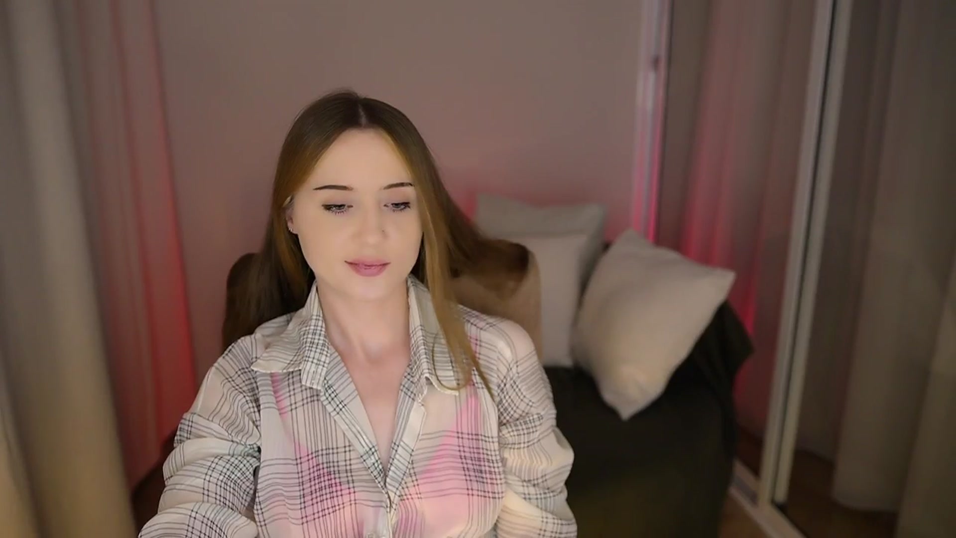 Gallery image thumbnail from Innocent_Soul's myfreecams stream on, 05/30/2025, 19:30 image 10 of 20