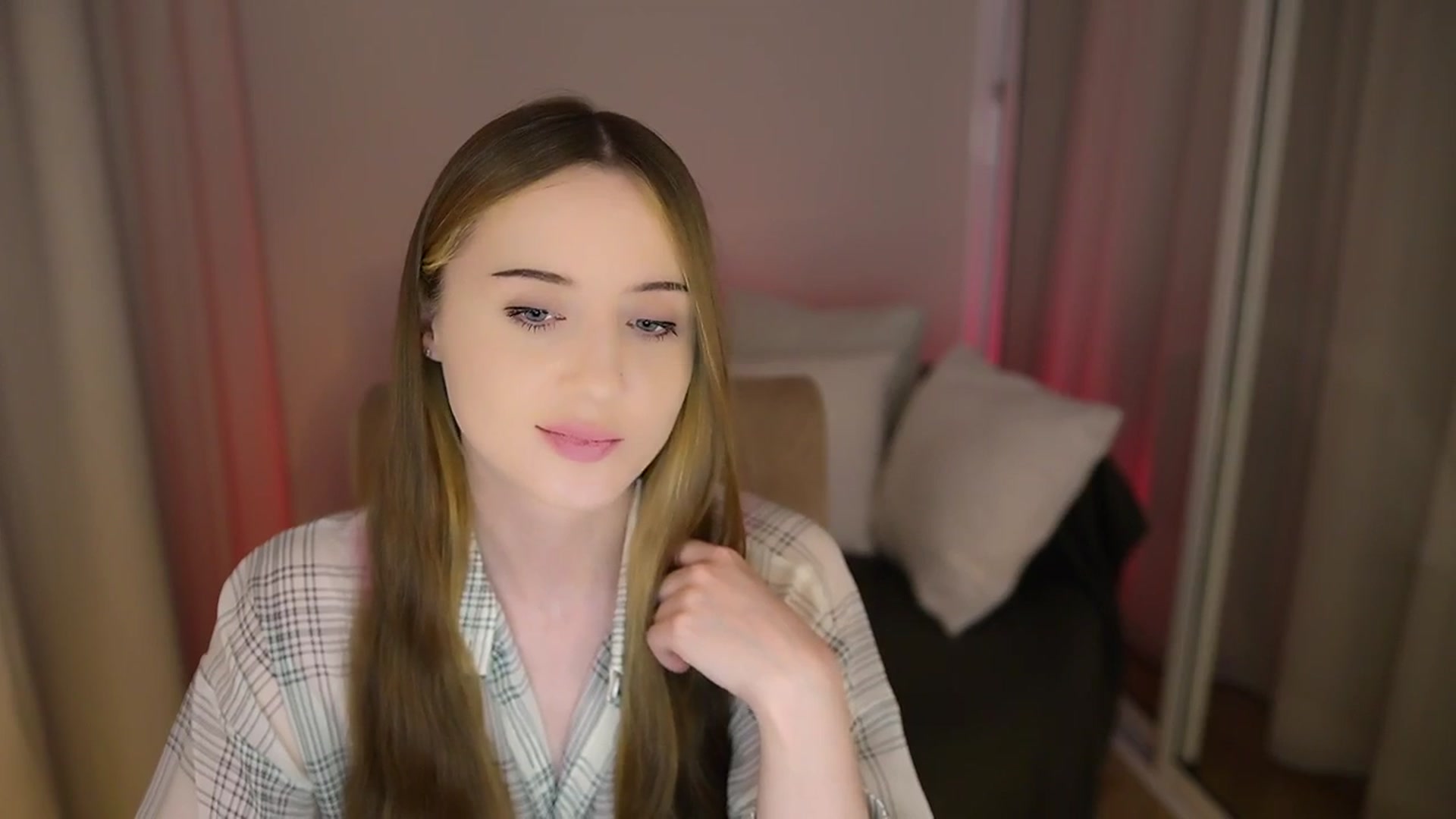 Gallery image thumbnail from Innocent_Soul's myfreecams stream on, 05/30/2025, 19:30 image 13 of 20