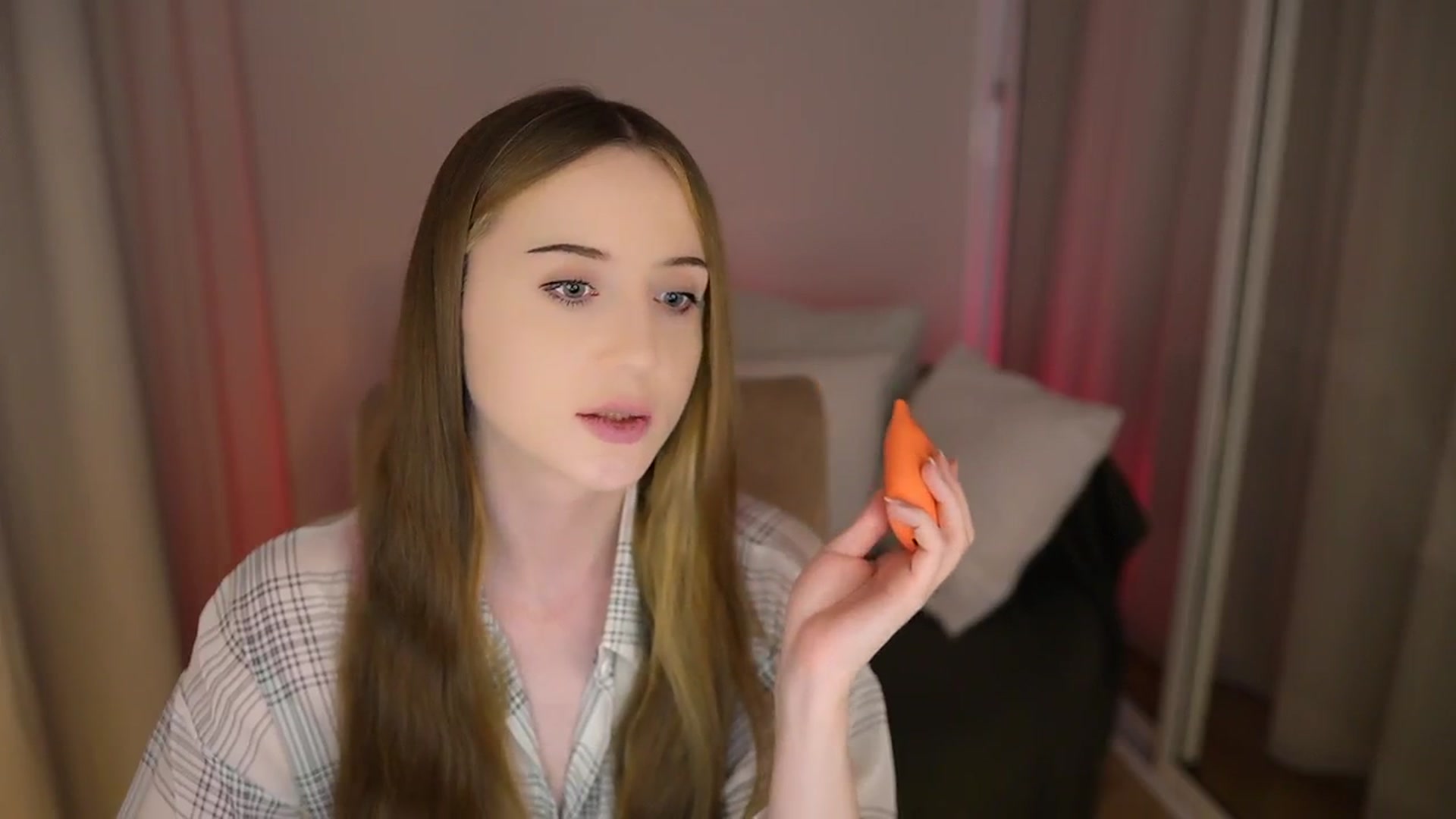 Gallery image thumbnail from Innocent_Soul's myfreecams stream on, 05/30/2025, 19:30 image 19 of 20
