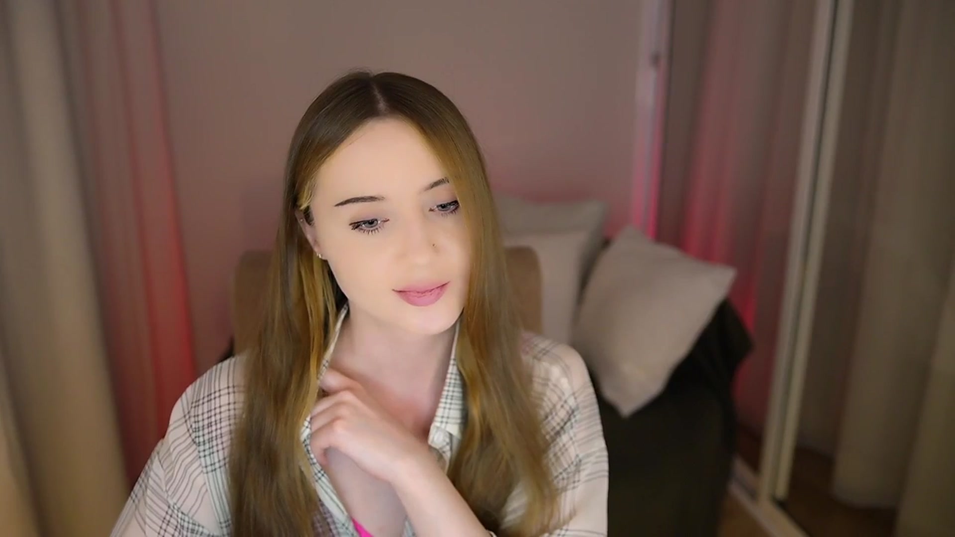 Gallery image thumbnail from Innocent_Soul's myfreecams stream on, 05/30/2025, 19:30 image 16 of 20
