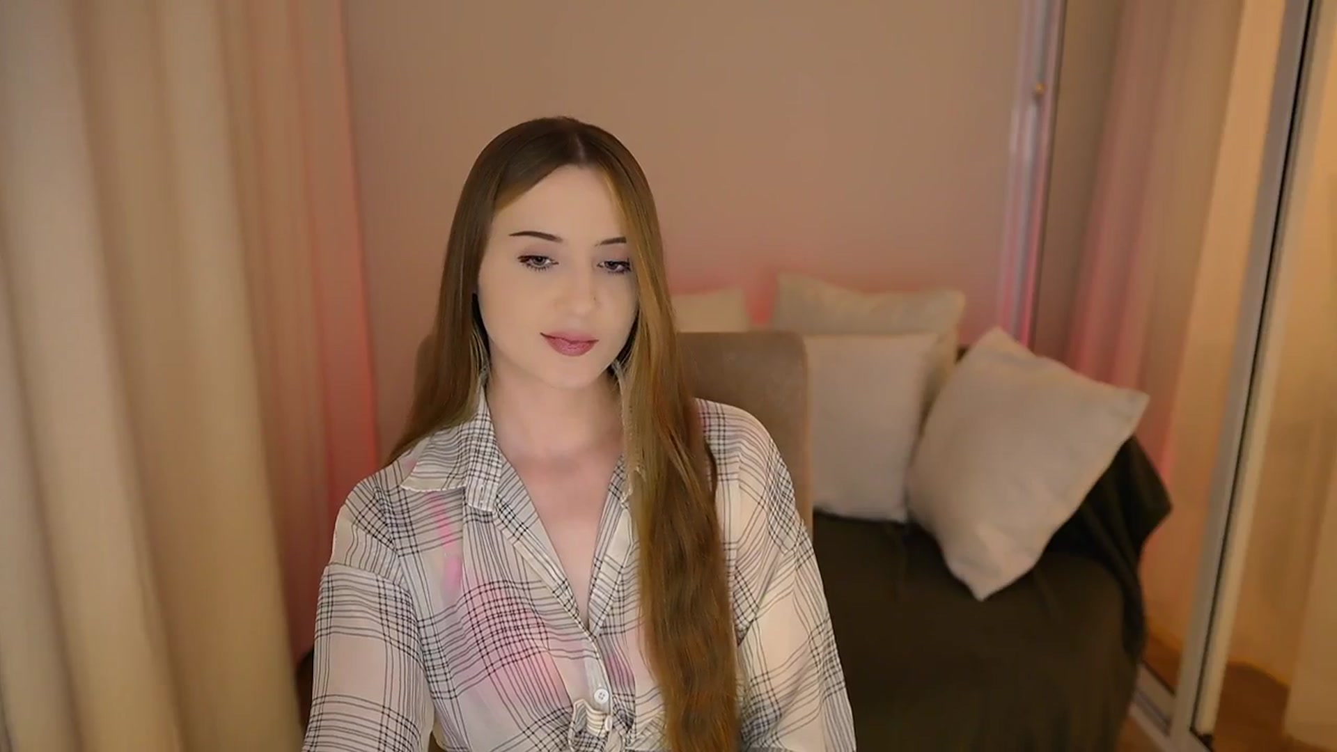Gallery image thumbnail from Innocent_Soul's myfreecams stream on, 05/30/2025, 21:57 image 12 of 20