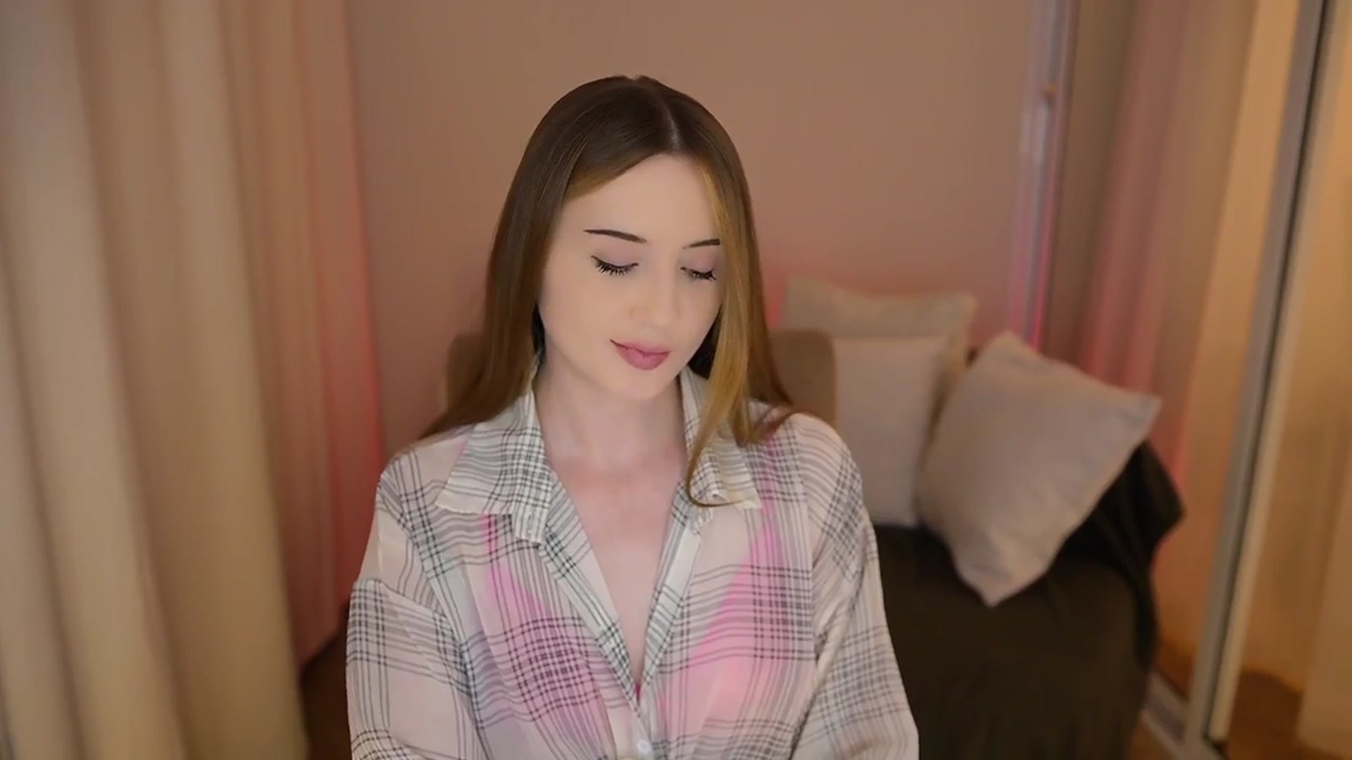 Gallery image thumbnail from Innocent_Soul's myfreecams stream on, 05/30/2025, 21:57 image 13 of 20