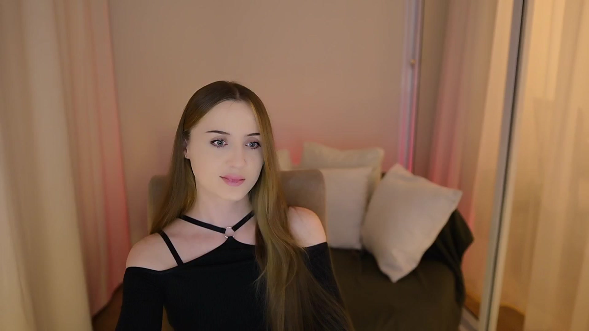 Gallery image thumbnail from Innocent_Soul's myfreecams stream on, 05/31/2025, 20:52 image 3 of 20