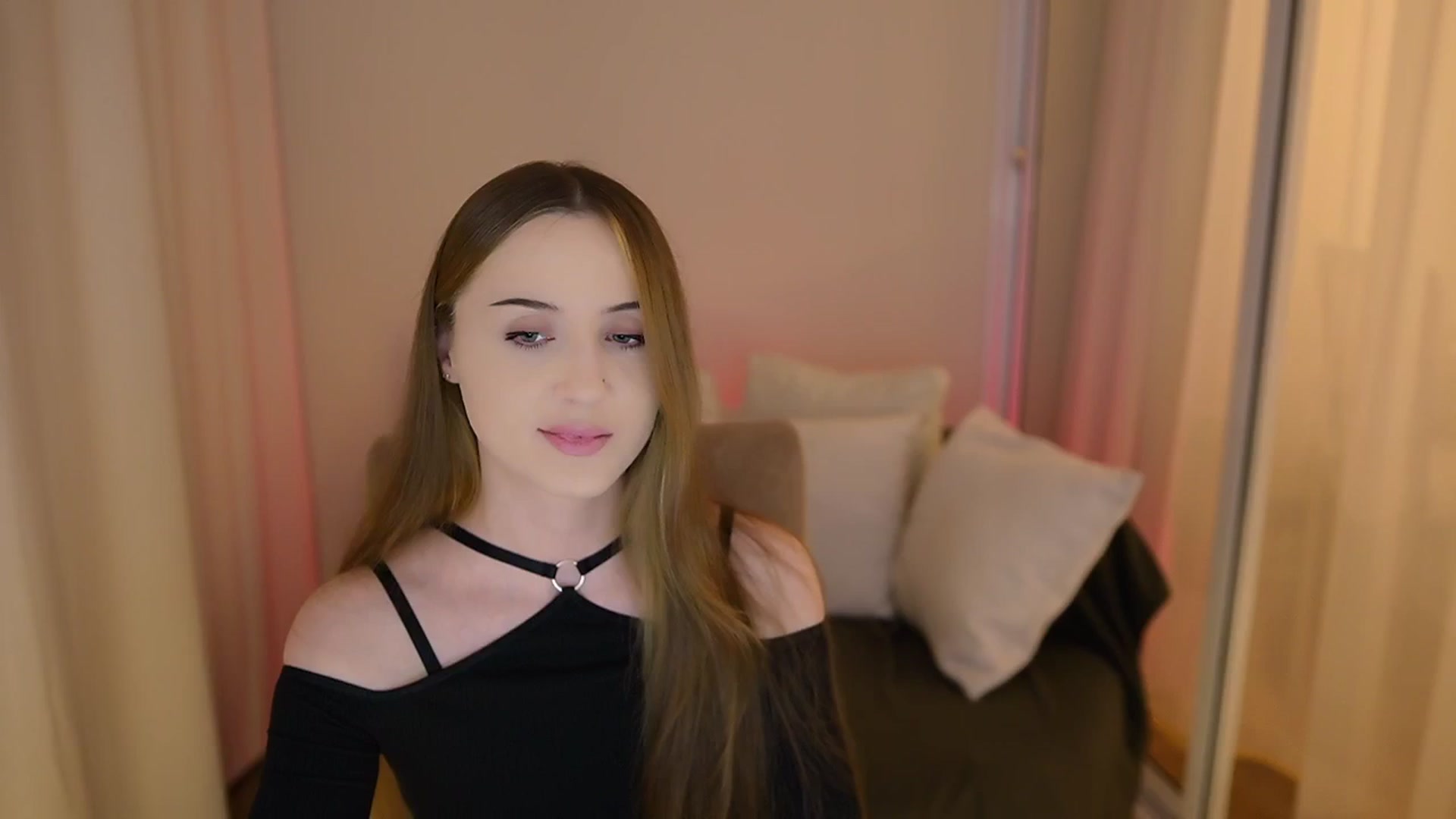 Gallery image thumbnail from Innocent_Soul's myfreecams stream on, 05/31/2025, 20:52 image 4 of 20