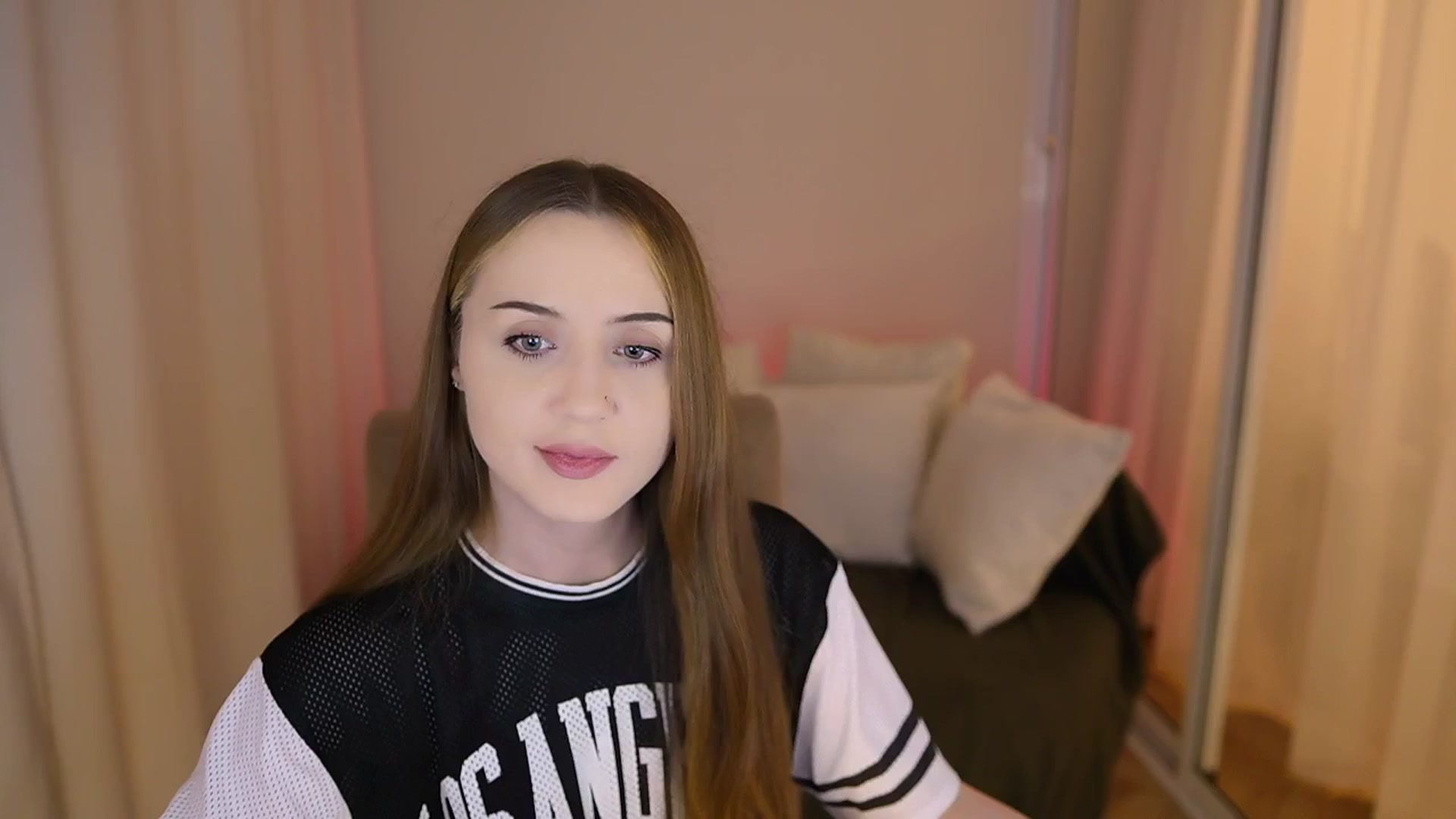 Gallery image thumbnail from Innocent_Soul's myfreecams stream on, 06/01/2025, 24:40 image 4 of 20