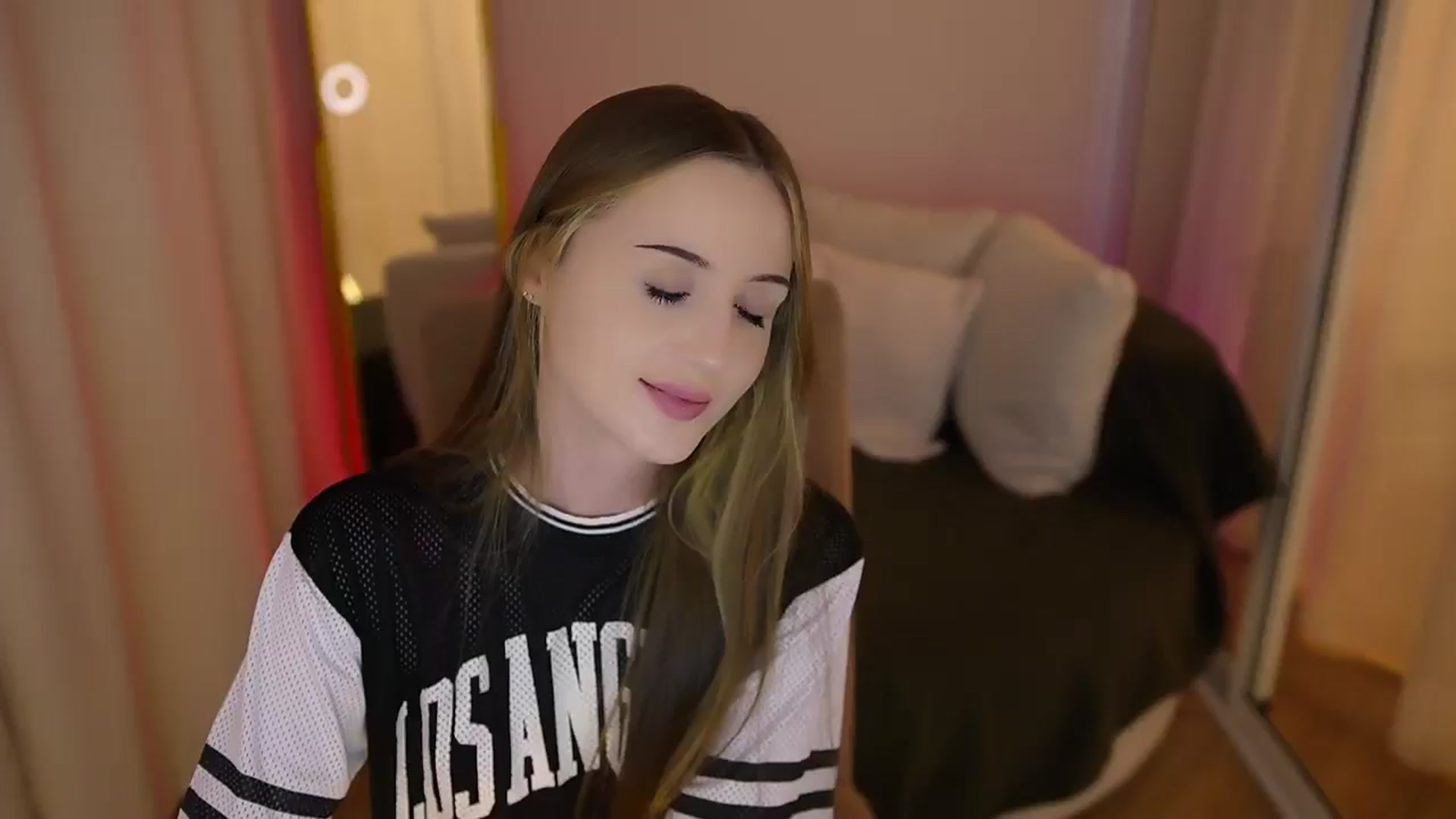 Gallery image thumbnail from Innocent_Soul's myfreecams stream on, 06/06/2025, 21:35 image 8 of 20