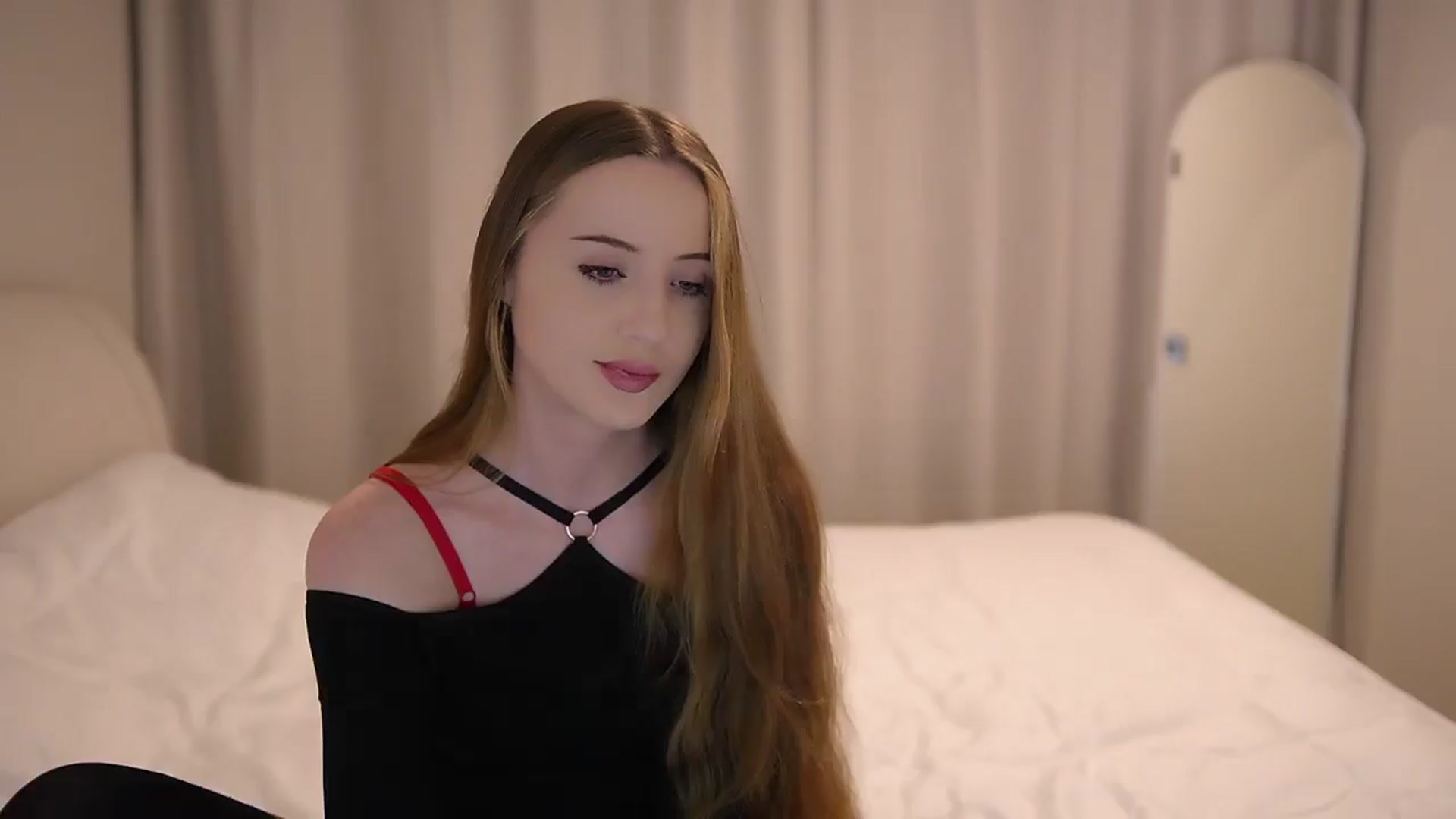 Gallery image thumbnail from Innocent_Soul's myfreecams stream on, 06/07/2025, 21:56 image 3 of 20