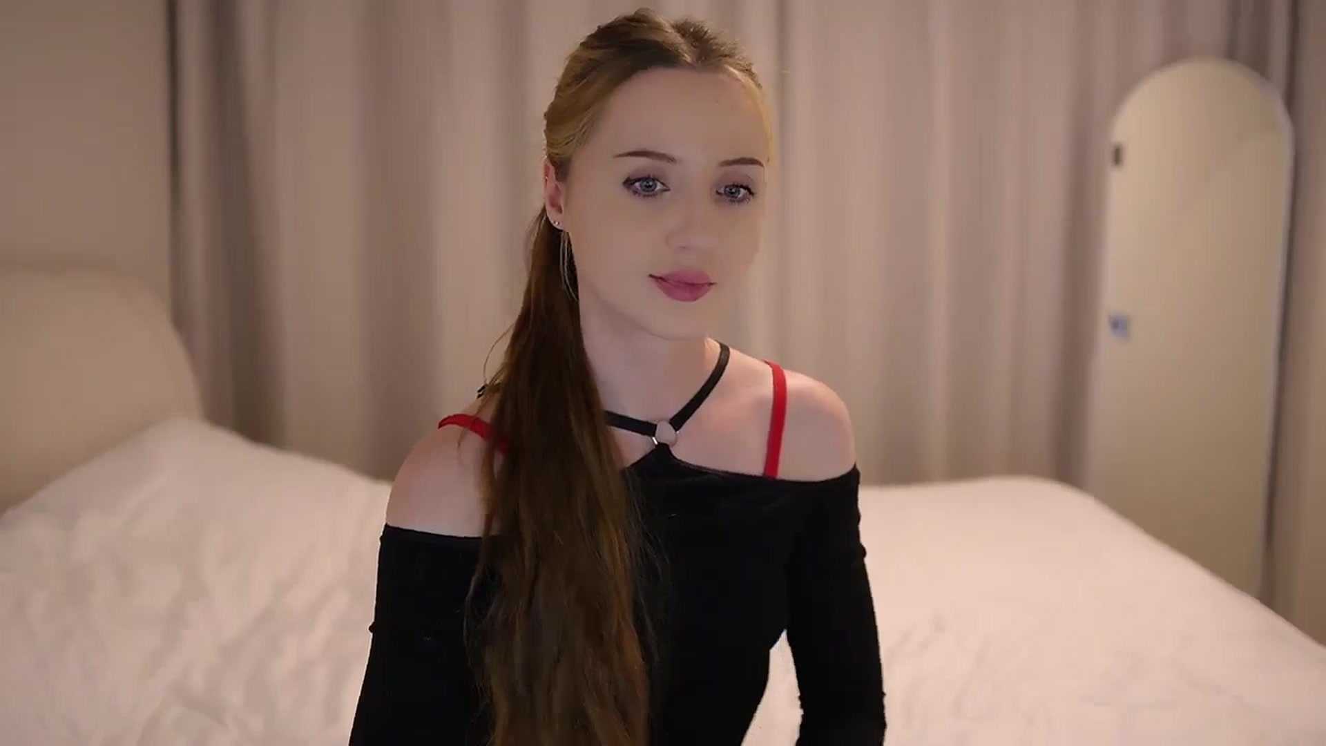 Gallery image thumbnail from Innocent_Soul's myfreecams stream on, 06/07/2025, 23:56 image 14 of 20