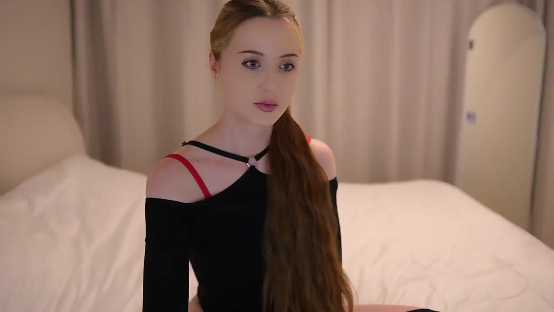 Gallery image thumbnail from Innocent_Soul's myfreecams stream on, 06/07/2025, 23:56 image 4 of 20