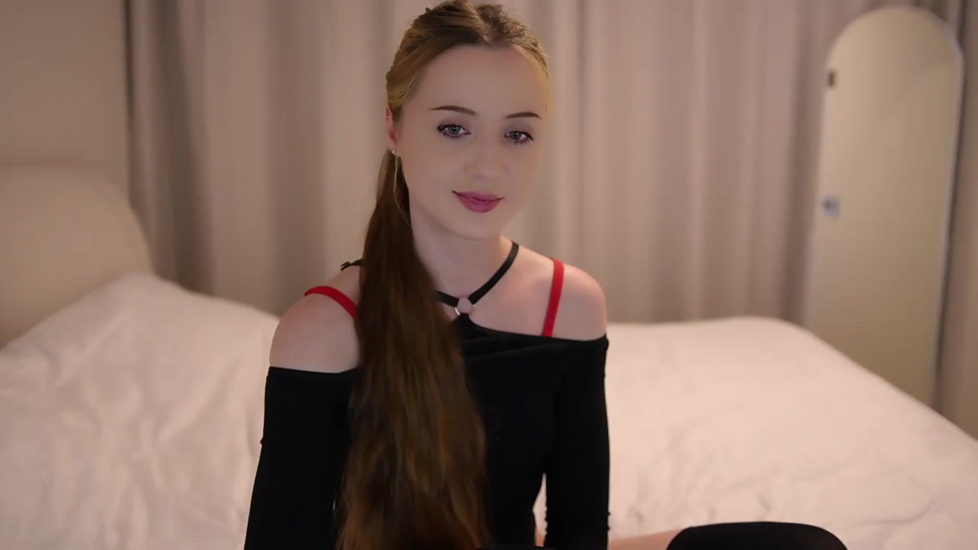 Gallery image thumbnail from Innocent_Soul's myfreecams stream on, 06/07/2025, 23:56 image 2 of 20