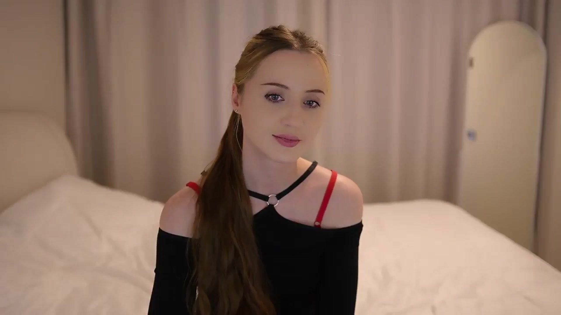 Gallery image thumbnail from Innocent_Soul's myfreecams stream on, 06/08/2025, 24:42 image 18 of 20