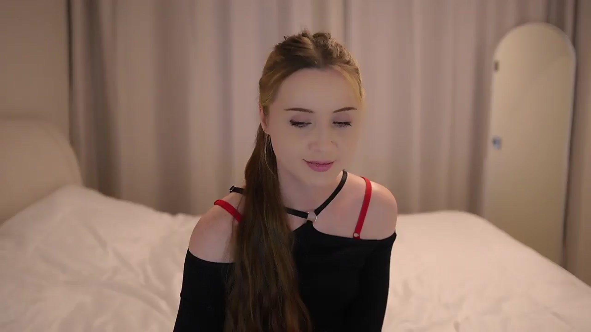 Gallery image thumbnail from Innocent_Soul's myfreecams stream on, 06/08/2025, 24:42 image 19 of 20