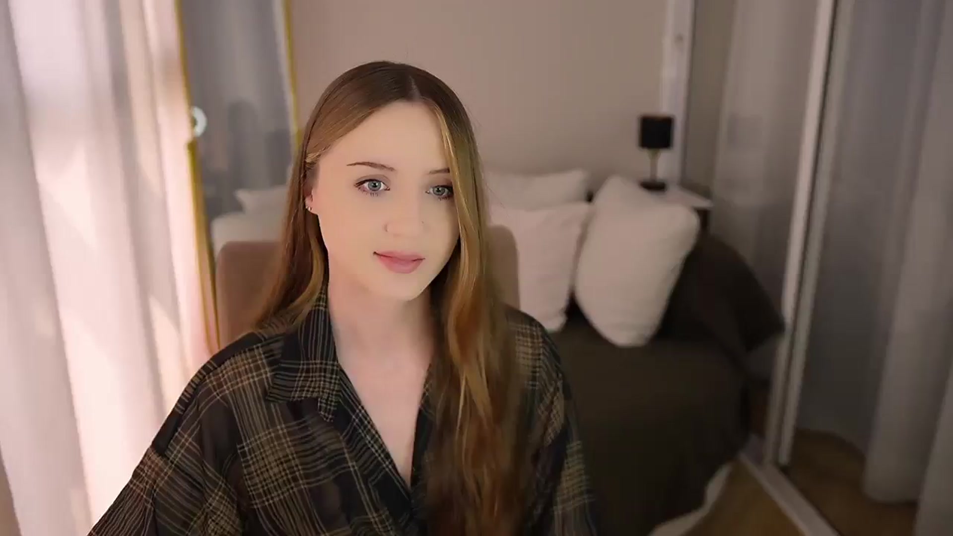 Gallery image thumbnail from Innocent_Soul's myfreecams stream on, 06/10/2025, 12:13 image 1 of 20