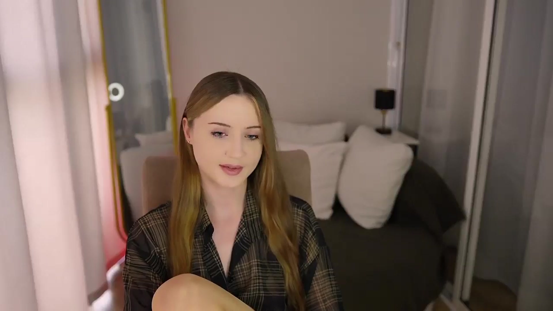 Gallery image thumbnail from Innocent_Soul's myfreecams stream on, 06/10/2025, 14:14 image 16 of 20