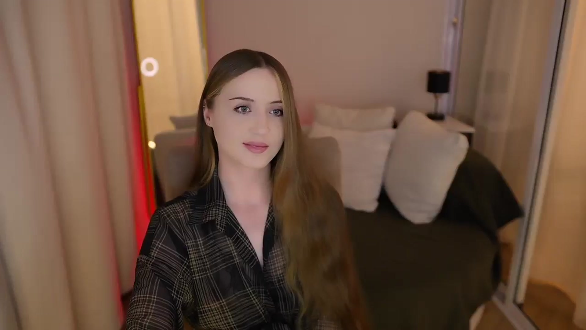 Gallery image thumbnail from Innocent_Soul's myfreecams stream on, 06/10/2025, 18:15 image 5 of 20