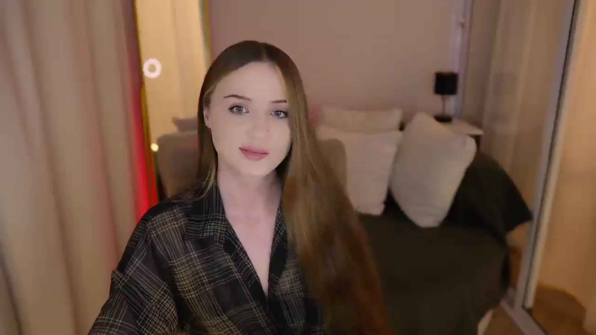 Gallery image thumbnail from Innocent_Soul's myfreecams stream on, 06/10/2025, 18:15 image 4 of 20