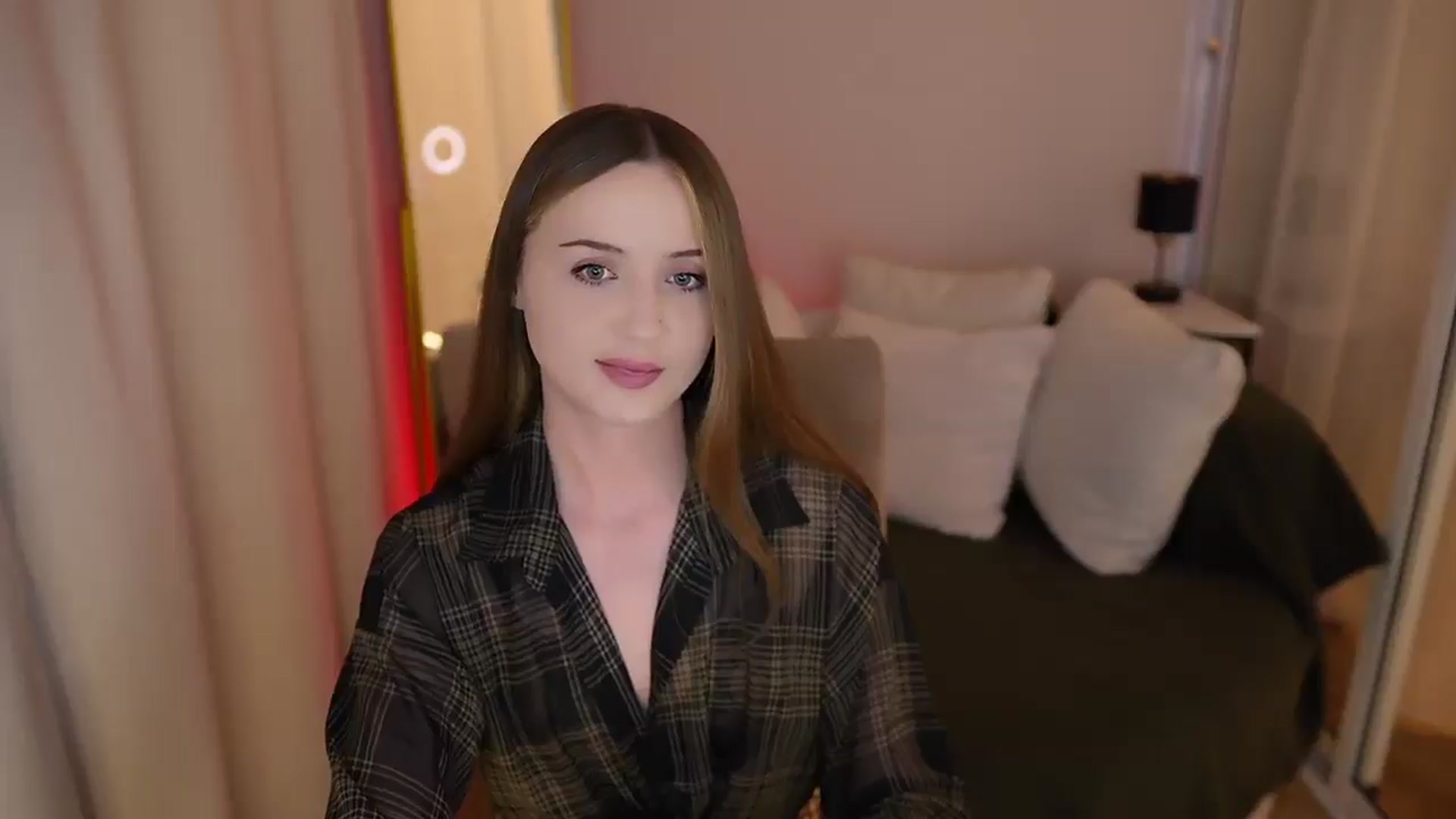 Gallery image thumbnail from Innocent_Soul's myfreecams stream on, 06/10/2025, 18:41 image 13 of 20