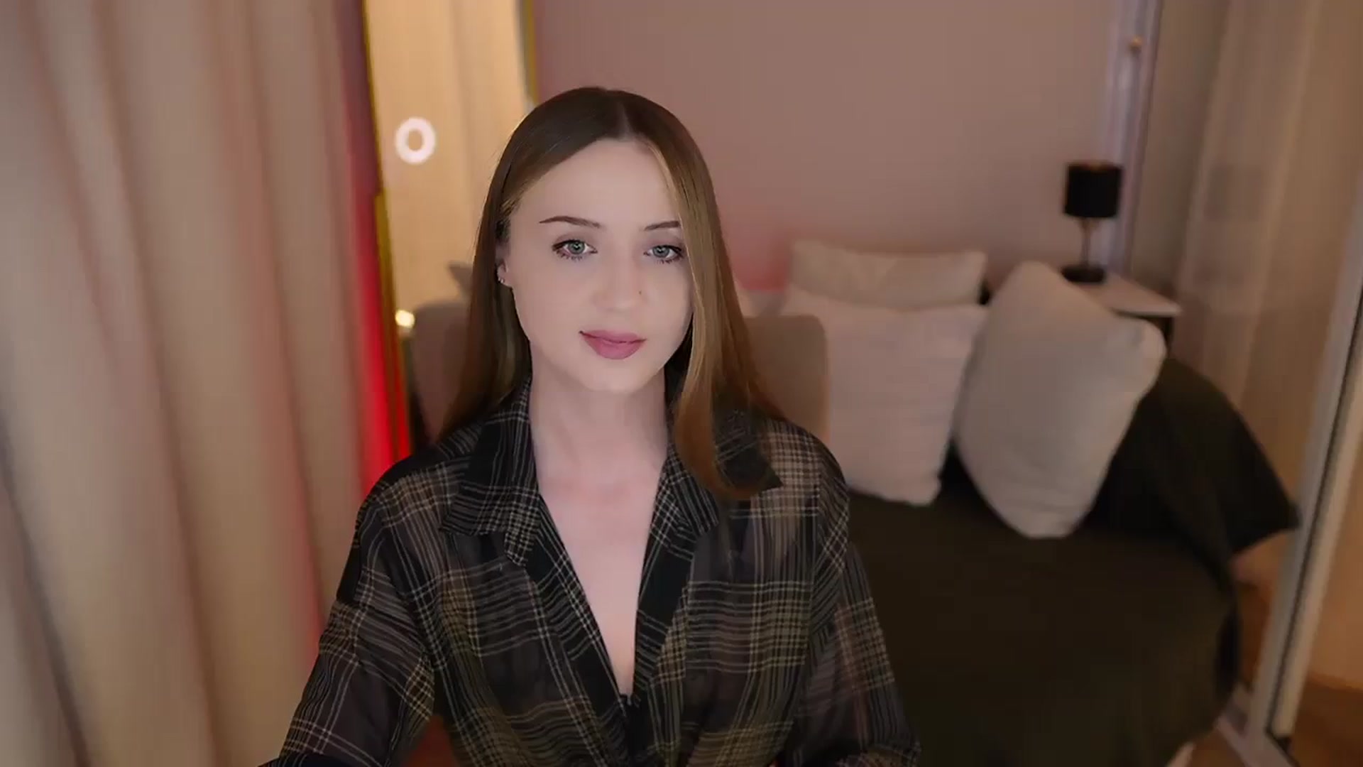 Gallery image thumbnail from Innocent_Soul's myfreecams stream on, 06/10/2025, 18:41 image 9 of 20