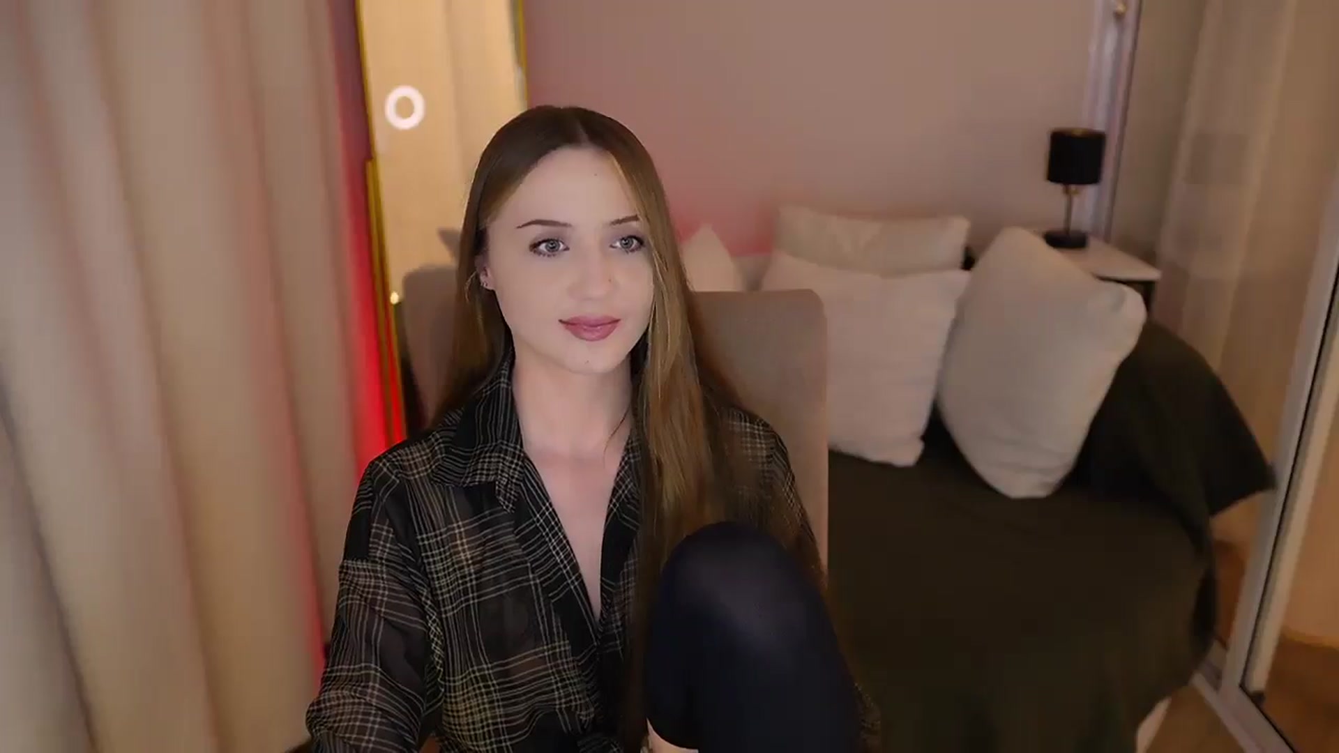 Gallery image thumbnail from Innocent_Soul's myfreecams stream on, 06/10/2025, 20:16 image 19 of 20