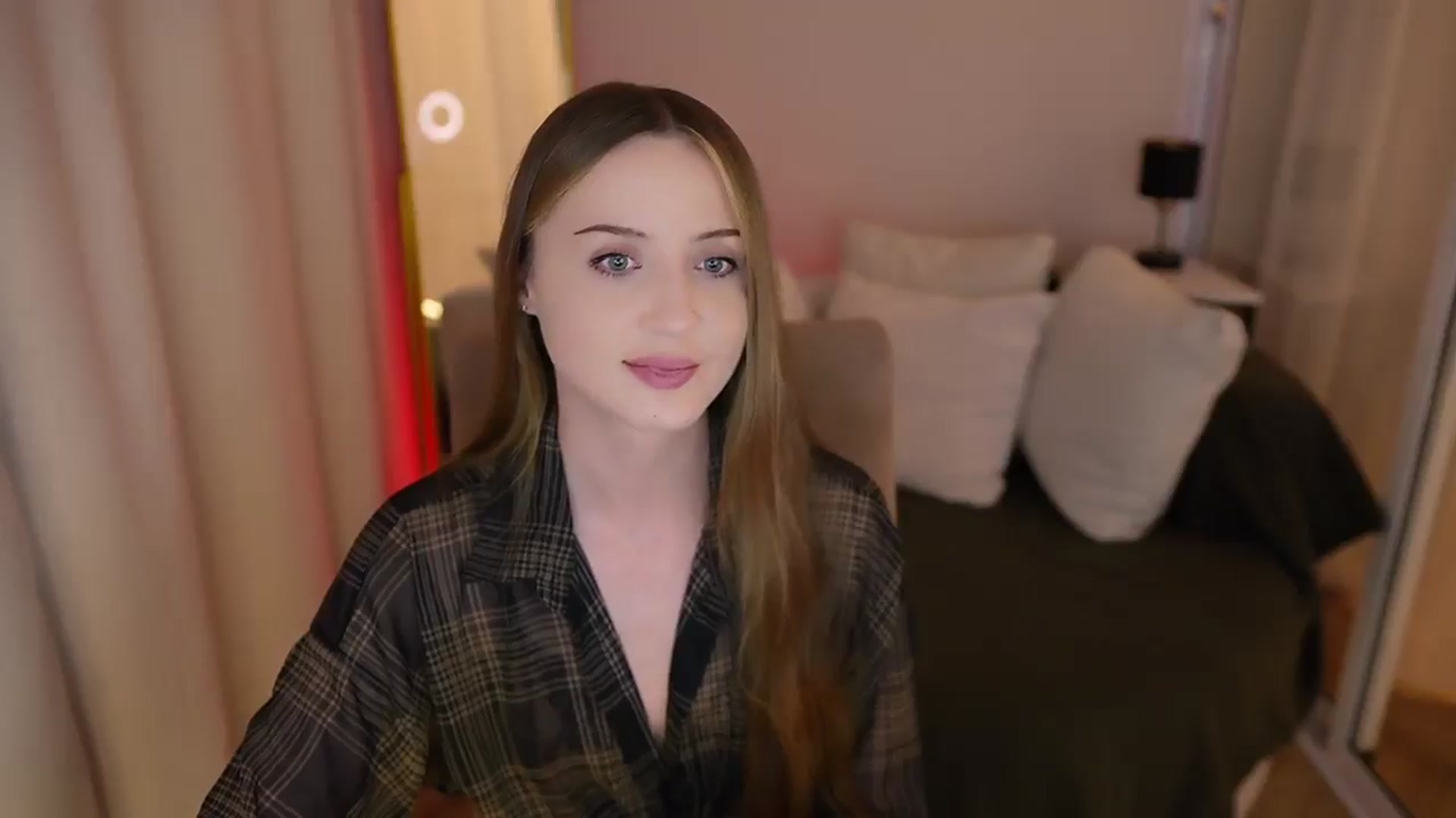Gallery image thumbnail from Innocent_Soul's myfreecams stream on, 06/10/2025, 20:16 image 15 of 20
