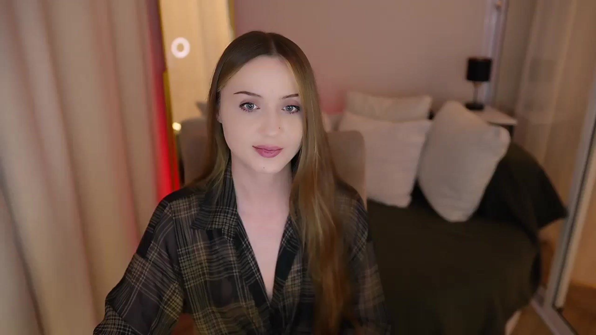 Gallery image thumbnail from Innocent_Soul's myfreecams stream on, 06/10/2025, 20:16 image 14 of 20