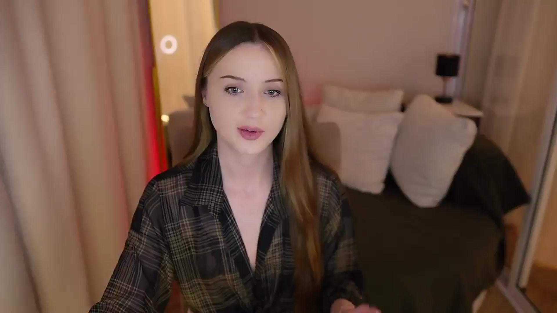 Gallery image thumbnail from Innocent_Soul's myfreecams stream on, 06/10/2025, 20:16 image 7 of 20