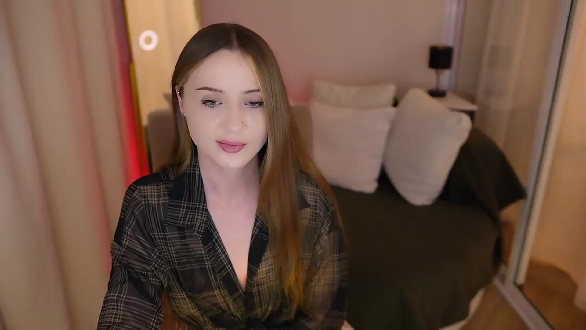 Gallery image thumbnail from Innocent_Soul's myfreecams stream on, 06/10/2025, 22:16 image 19 of 20