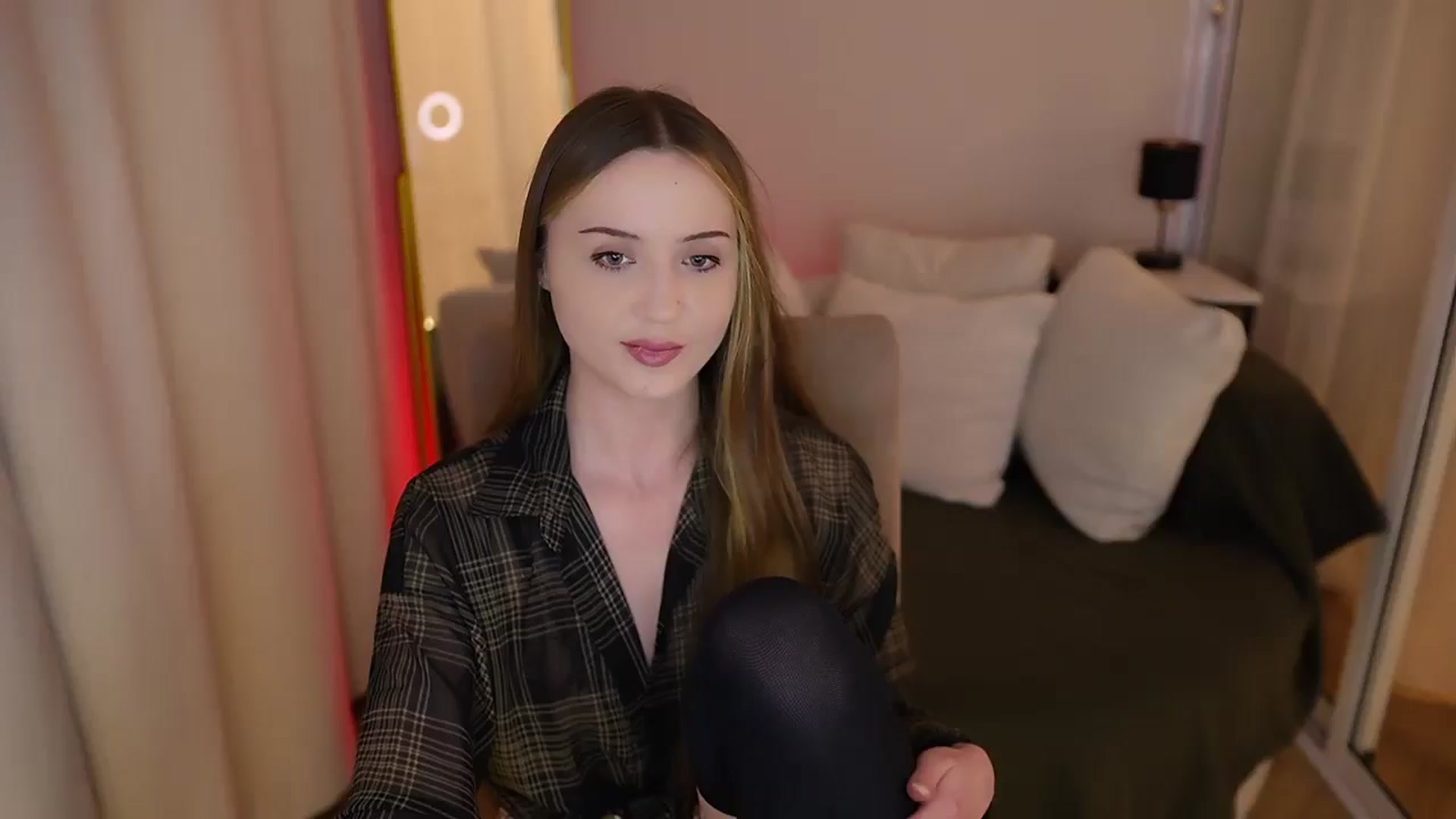 Gallery image thumbnail from Innocent_Soul's myfreecams stream on, 06/10/2025, 22:16 image 1 of 20