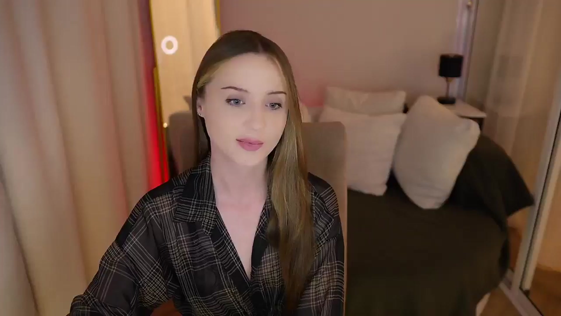 Gallery image thumbnail from Innocent_Soul's myfreecams stream on, 06/10/2025, 22:16 image 6 of 20