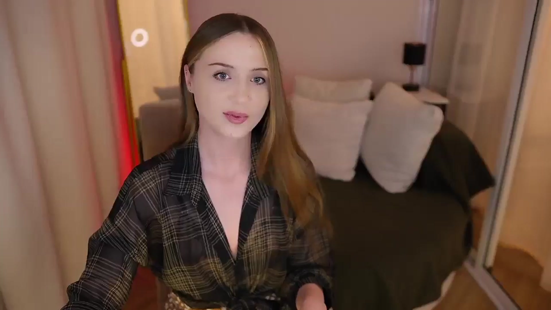 Gallery image thumbnail from Innocent_Soul's myfreecams stream on, 06/10/2025, 22:16 image 18 of 20
