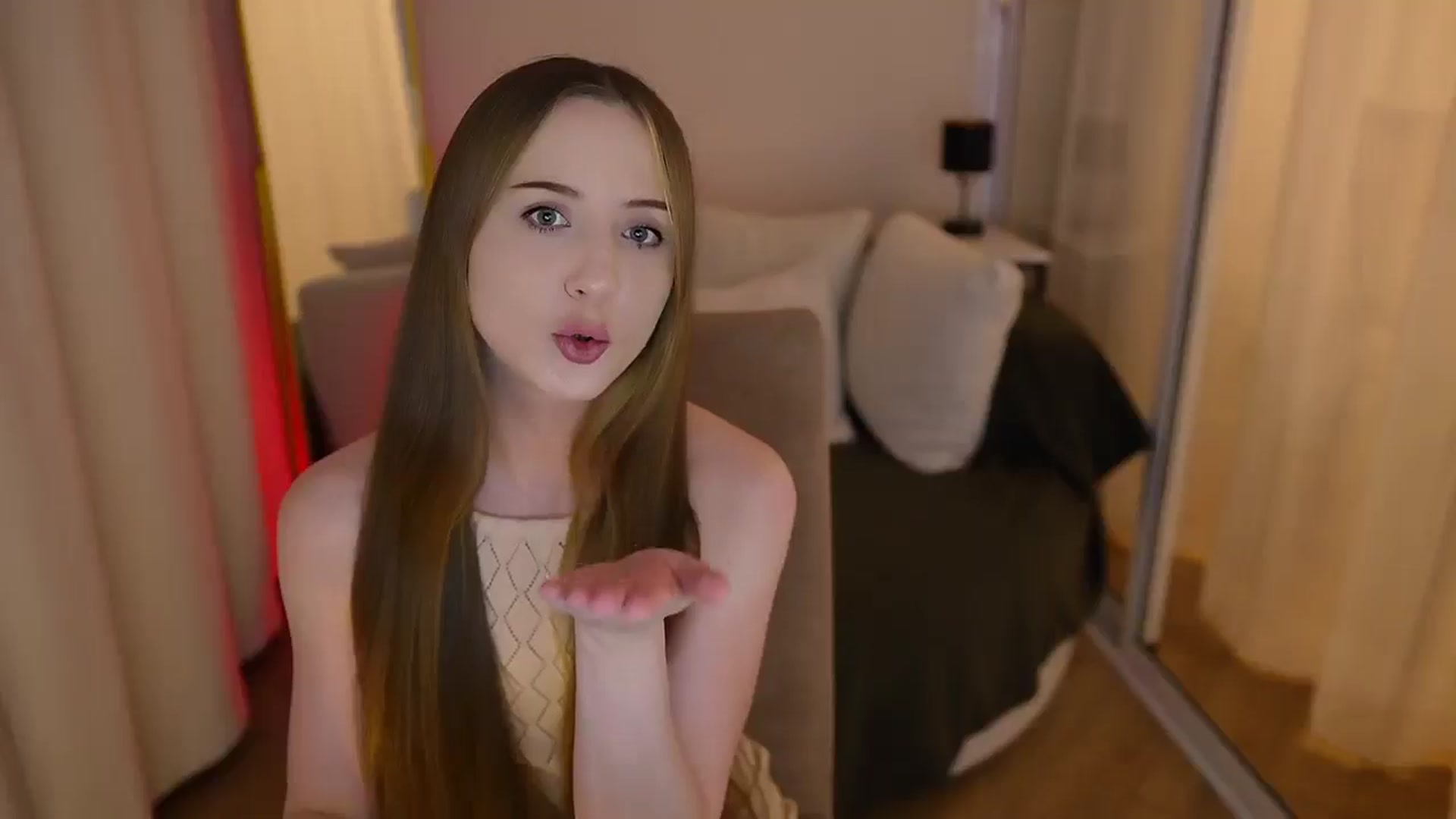 Gallery image thumbnail from Innocent_Soul's myfreecams stream on, 06/14/2025, 20:34 image 14 of 20