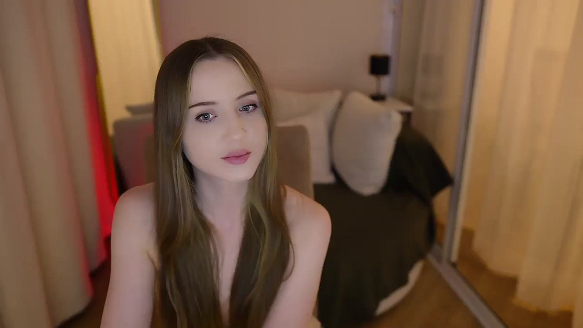 Gallery image thumbnail from Innocent_Soul's myfreecams stream on, 06/14/2025, 23:08 image 13 of 20