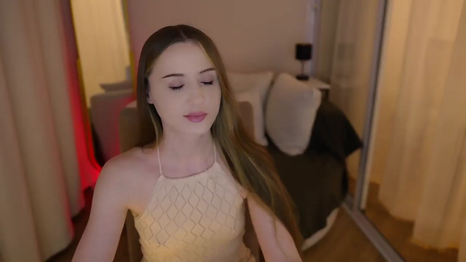 Gallery image thumbnail from Innocent_Soul's myfreecams stream on, 06/14/2025, 23:08 image 16 of 20