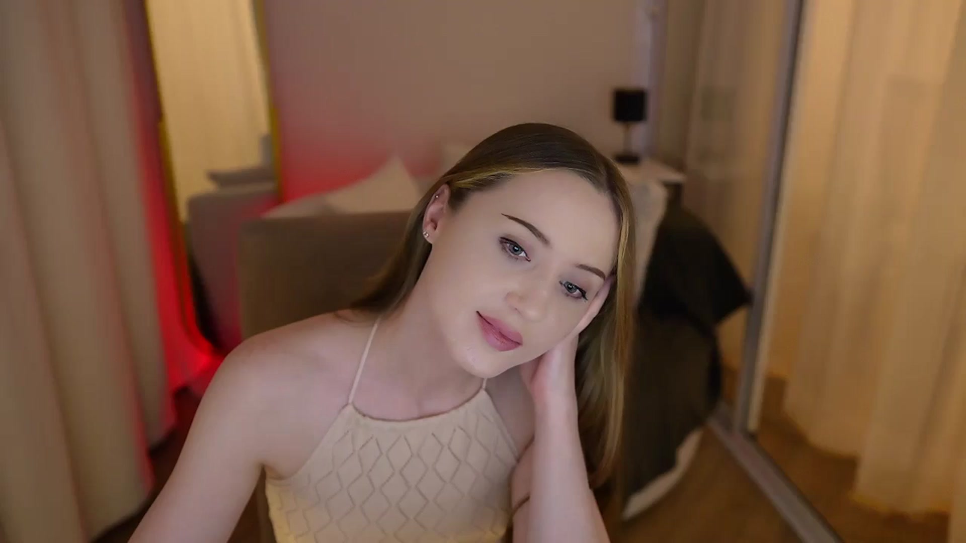 Gallery image thumbnail from Innocent_Soul's myfreecams stream on, 06/14/2025, 23:08 image 14 of 20