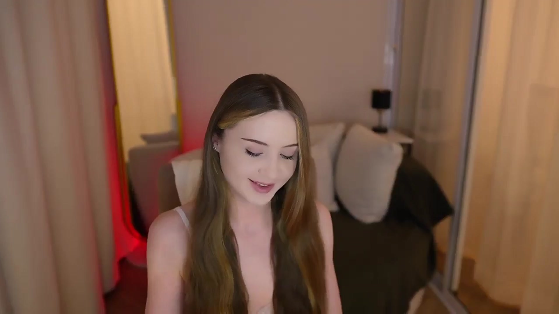 Gallery image thumbnail from Innocent_Soul's myfreecams stream on, 06/15/2025, 20:19 image 15 of 20