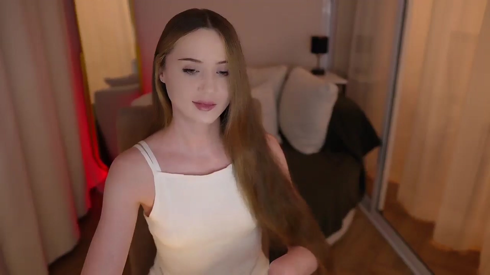 Gallery image thumbnail from Innocent_Soul's myfreecams stream on, 06/15/2025, 20:19 image 4 of 20