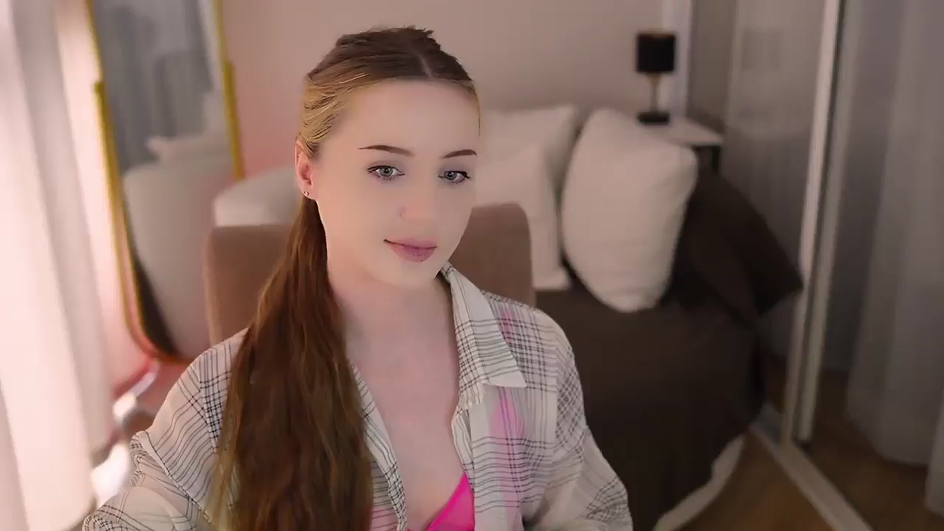 Gallery image thumbnail from Innocent_Soul's myfreecams stream on, 06/16/2025, 12:10 image 14 of 20