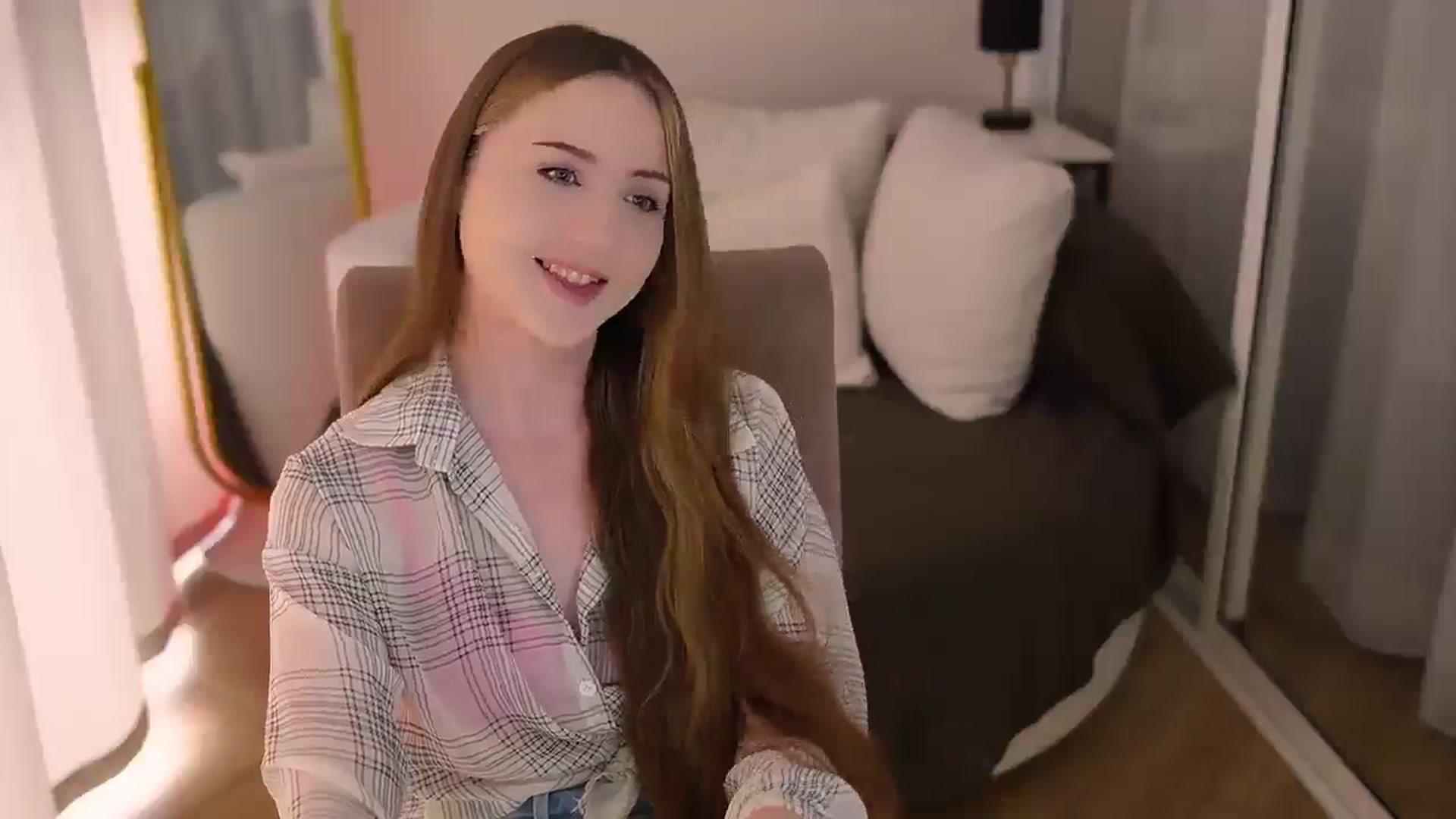 Gallery image thumbnail from Innocent_Soul's myfreecams stream on, 06/16/2025, 12:10 image 8 of 20