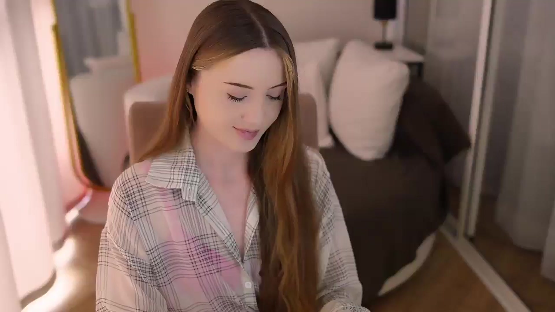 Gallery image thumbnail from Innocent_Soul's myfreecams stream on, 06/16/2025, 12:10 image 5 of 20