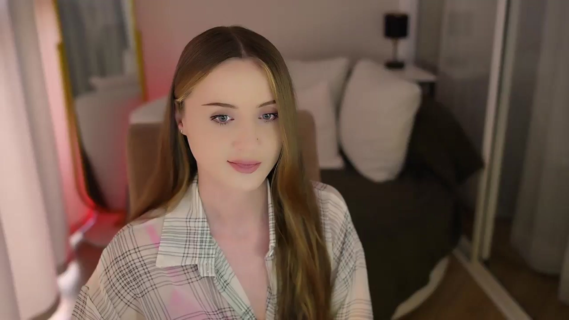 Gallery image thumbnail from Innocent_Soul's myfreecams stream on, 06/16/2025, 15:37 image 20 of 20