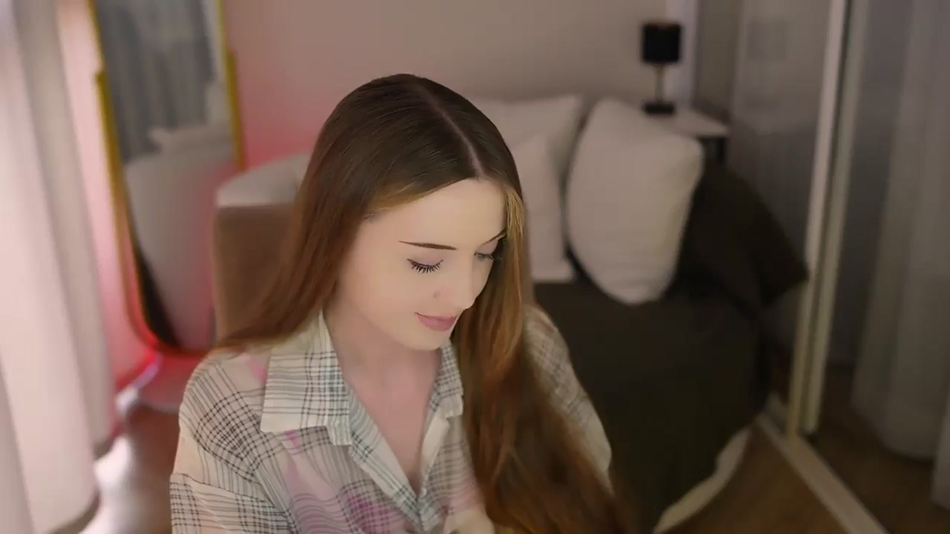 Gallery image thumbnail from Innocent_Soul's myfreecams stream on, 06/16/2025, 15:37 image 4 of 20