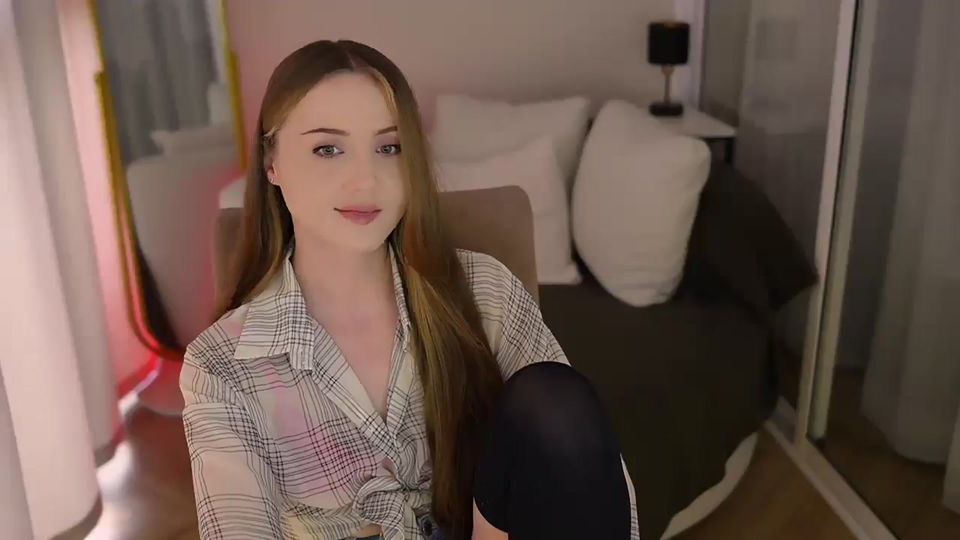 Gallery image thumbnail from Innocent_Soul's myfreecams stream on, 06/16/2025, 15:37 image 18 of 20
