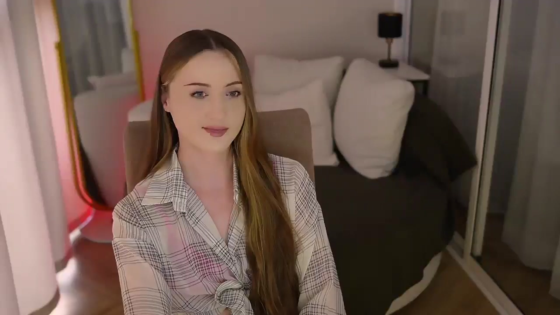 Gallery image thumbnail from Innocent_Soul's myfreecams stream on, 06/16/2025, 15:37 image 19 of 20