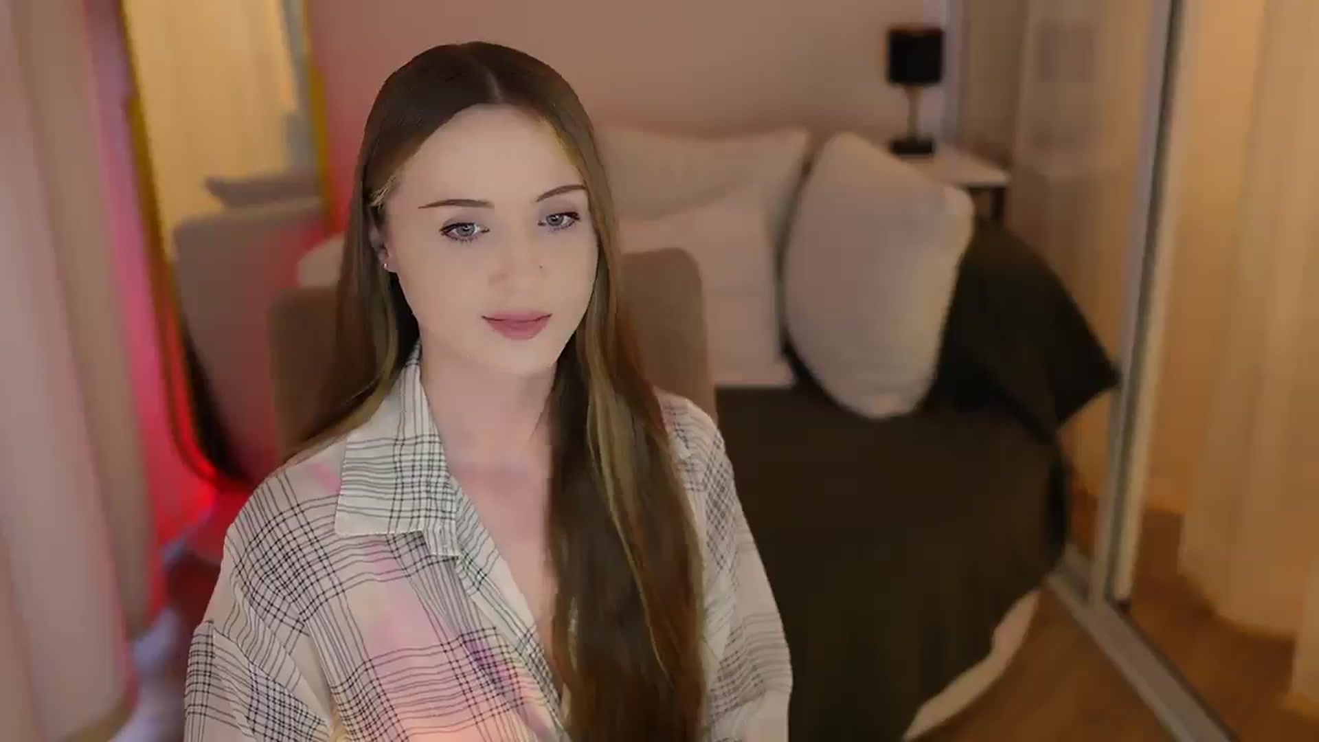 Gallery image thumbnail from Innocent_Soul's myfreecams stream on, 06/16/2025, 17:08 image 14 of 20