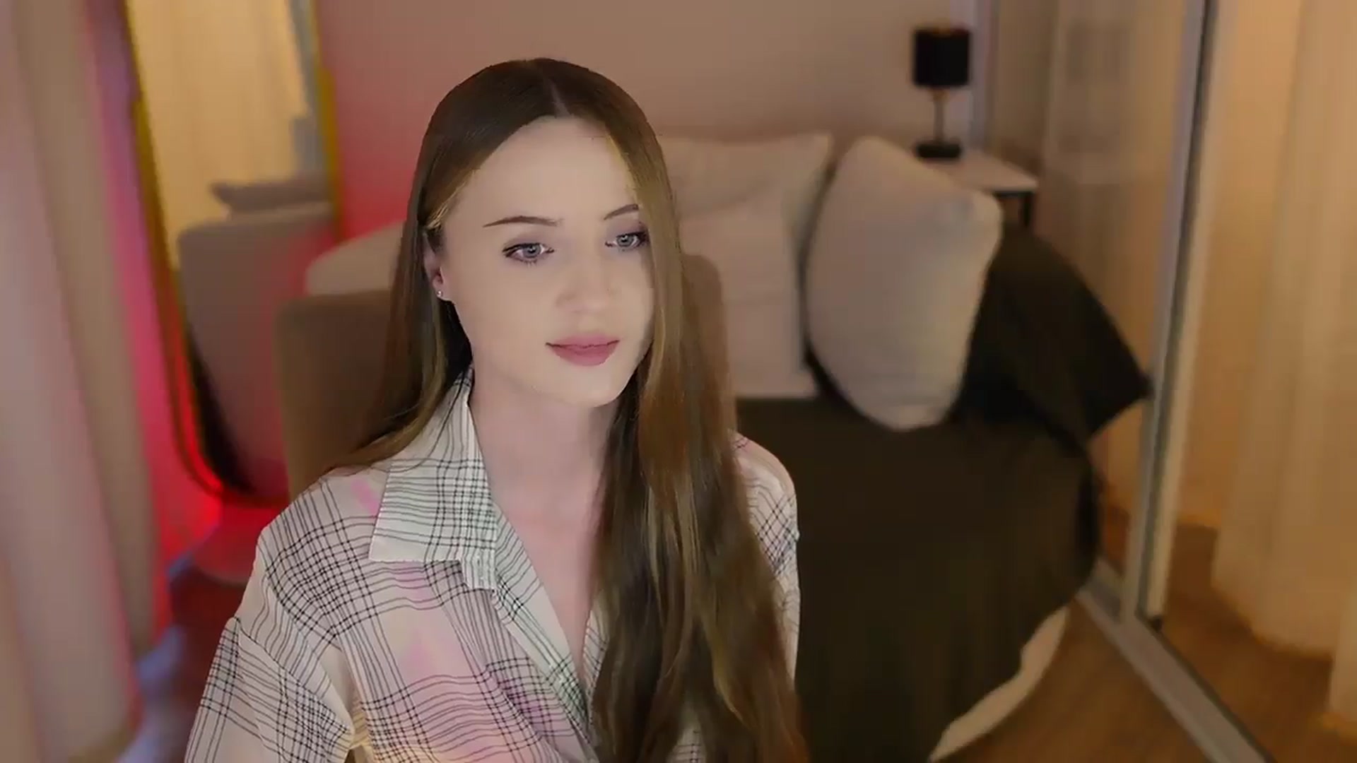 Gallery image thumbnail from Innocent_Soul's myfreecams stream on, 06/16/2025, 17:08 image 17 of 20