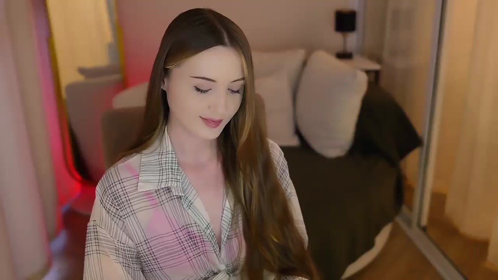 Gallery image thumbnail from Innocent_Soul's myfreecams stream on, 06/16/2025, 17:08 image 15 of 20